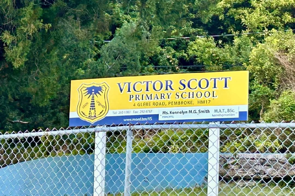 victor-scott-sign